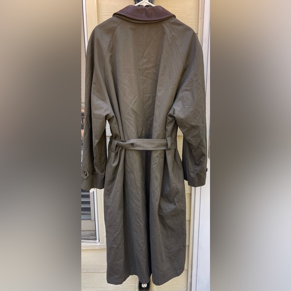 Jos. A. Bank Trenchcoat w/removable Wool Lining - Picture 4 of 7